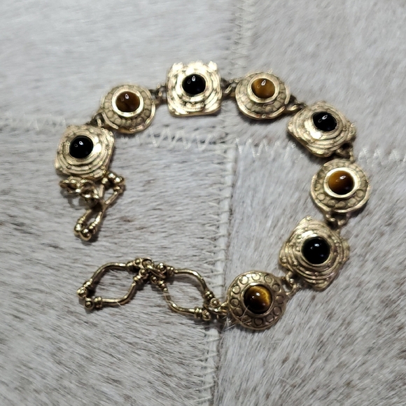 Vintage Jewelry - Vintage Gold Tone and Black Bracelet W Tiger Eye Gems
